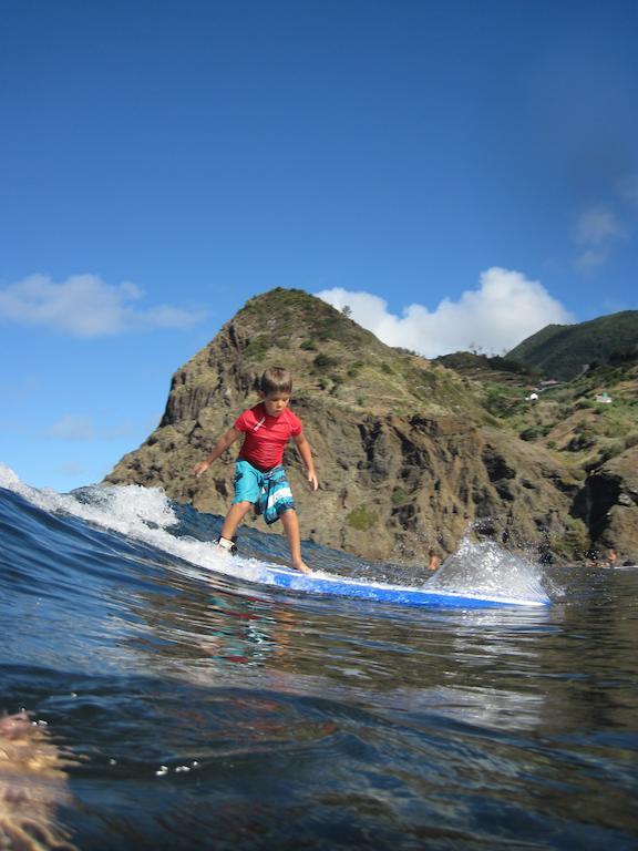 Madeira Surf Camp Vandrarhem Porto Da Cruz Exteriör bild